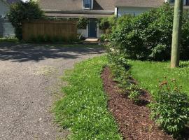 Quaco Cottages-The Shipbuilder's Summer Kitchen，位于St. Martins的酒店