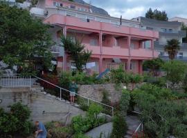 Apartments Coko，位于奥米什的酒店
