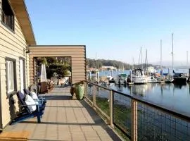 The Boathouse Cottage, Waterfront Morro Bay, CA