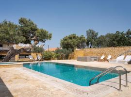 Aeolia Villa Athenian Riviera，位于阿纳维索斯的酒店