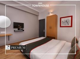 Townhouse Singapore Mall，位于Chinhat的酒店