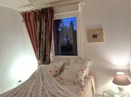Chambre d'hôtes de charme avec piscine terrasse et vue sur les prairies