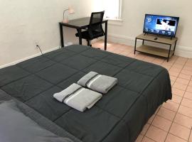 Private 2-bedroom apartment and New York City Manhattan only 15 mins away，位于联城的酒店