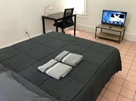 Private 2-bedroom apartment and New York City Manhattan only 15 mins away