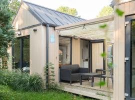 Pod Cyprysami - surf & family resort，位于亚斯塔尔尼亚的酒店