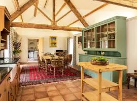 Priory Courtyard - 3 Bedroom Countryside Escape