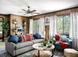 Hot Tub Deck Screened Porch Fire Pit & WiFi