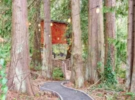Relaxing Tree House in Sequim, Washington, Perfect for a Glamping Getaway to Olympic National Park