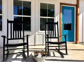 Charming Cabin for Glamping Vacations in Wimberley, Texas