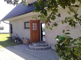 Wallander's hometown, close to beach & caf&eacute;，位于斯塔德的自助式住宿