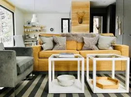 Spahaus 7 Luxury Scandi Chalet, Hot Tub, EV Chrg