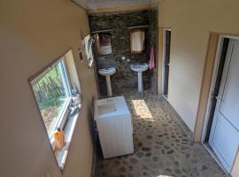 guesthouse IN MTIRALA NATIONAL PARK，位于查克维的酒店