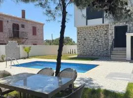 Modern Pool Villa near Sarımsaklı Beach in Ayvalık