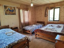 Chazhashi Guesthouse - Rooms with Private Bathrooms，位于乌树故里的酒店