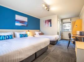 Nightcap at Riverside Hotel，位于朗塞斯顿的酒店