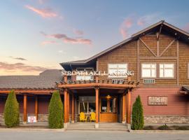 Sproat Lake Landing Resort，位于艾伯尼港的酒店