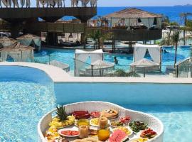 Alia Beachfront Suites and Spa，位于哈拉奇的酒店