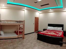 Hotel Rock Star, Naran，位于纳兰恩的酒店