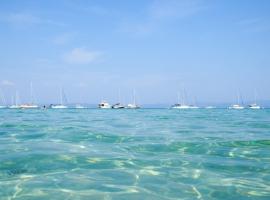 HEBERGEMENTS BATEAUX A QUAI，位于波克罗勒岛的酒店