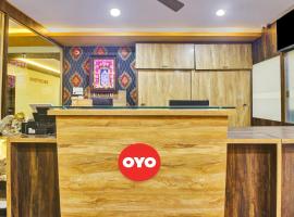 Hotel O Srinika Grand NEAR Shamshabad Airport，位于商沙巴的酒店