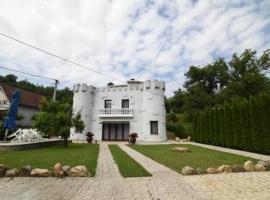 Dvorac Castelo 2025，位于弗尔尼亚奇卡矿泉镇的酒店