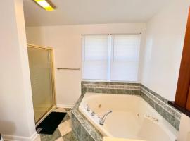 Cozy 5 bedroom Home mins from RIT，位于罗切斯特的酒店