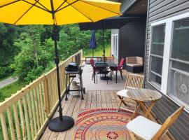 Terry Hill Little Lodge，位于Keuka的酒店