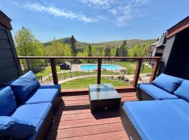 Lutsen Mtn Ski in Ski out Pool Hot Tub Fire Pit，位于卢森的酒店