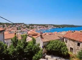 Cozy Apartment In Mali Losinj With Wifi