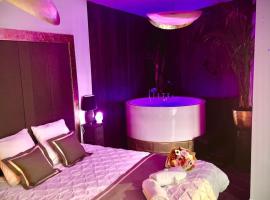 L Emeraude des marais loveroom Bourges，位于布尔日的酒店