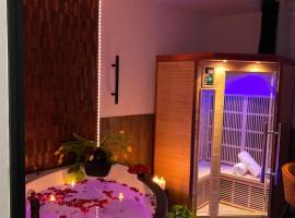 Évasion-SPA balneo loveroom，位于布尔日的酒店