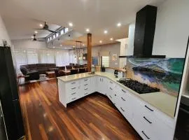 Bushys Hilltop (Kingfisher Bay, Kgari)