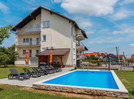Beautiful Home In Dugo Selo With Wifi，位于Dugo Selo的酒店