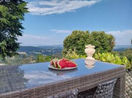 Casa Sole di Toscana con grande terrazza panoramica, giardino e vasca relax idromassaggio，位于Monterotondo的酒店