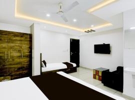 Hotel O R K Residency，位于Varakal的酒店