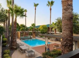 德尔里奥华美达酒店，位于德尔里奥的酒店