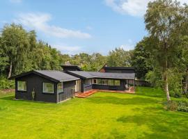 Amazing Home In Hundested With Kitchen，位于韩德斯泰德的酒店