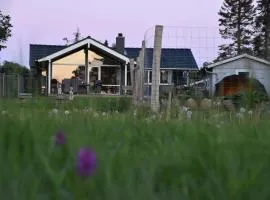 Front-Row Summerhouse With View And Big Garden