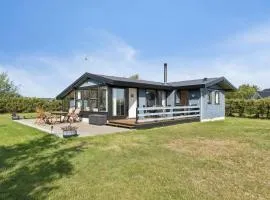 Lovely Cottage Close To The Water