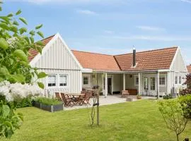 Renovated Summer House In Vejby Tisvilde