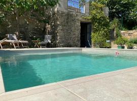 Restored Wine Cottage In Babio With Pool，位于La Caunette的酒店
