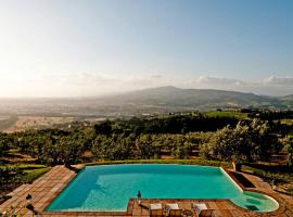 Panoramic Villa In The Tuscan Hills，位于蒙泰卢波菲奥伦蒂诺的酒店