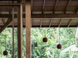 Natural, warm, tropical villa