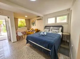 Vita Studio House with Garden and Parking - Renovated 2025