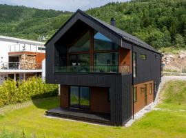 Modern gem at Hafslovatnet，位于Hafslo的酒店