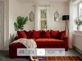 Modern 3 Bedroom House By The Yuma Homes Short Lets & Serviced Accommodation In Ashford Town Centre With Free Wifi & Free Parking