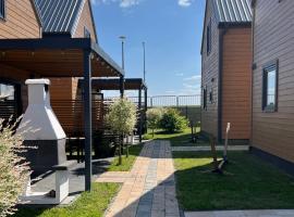 Domki Rewal kalimera-sun，位于里沃的酒店