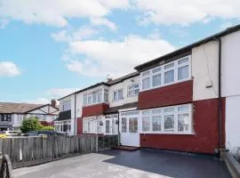 Spacious 3-Bed Home with Garden