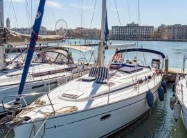 Charming sailing boat - Le dimore di Ines，位于巴里的酒店