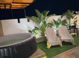 Beautiful Villa with Jacuzzi -Yassmine Hammamet，位于Bou Ficha的酒店